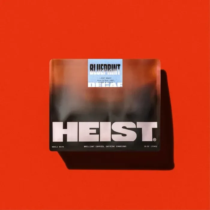 Кинематографичная упаковка декофеинизированного кофе Heist — визуальная система